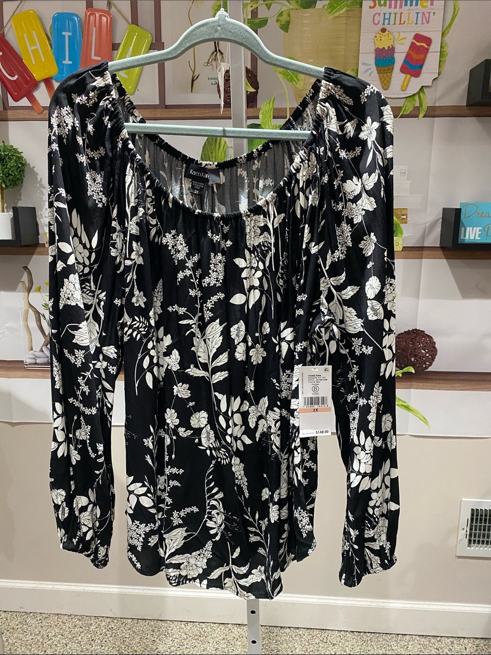 Karen Kane Black and White Floral Off-Shoulder Blouse 2X. Ptp is 27 length 30.